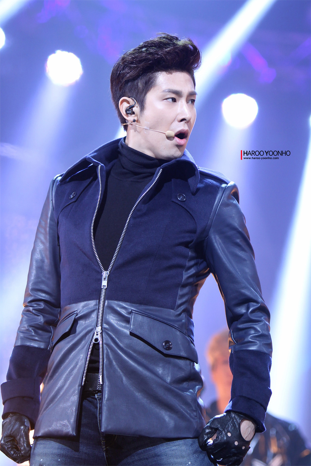 [21.12.12][Pics] Yunho - KBS Music Bank Year End Christmas Special 121221_02