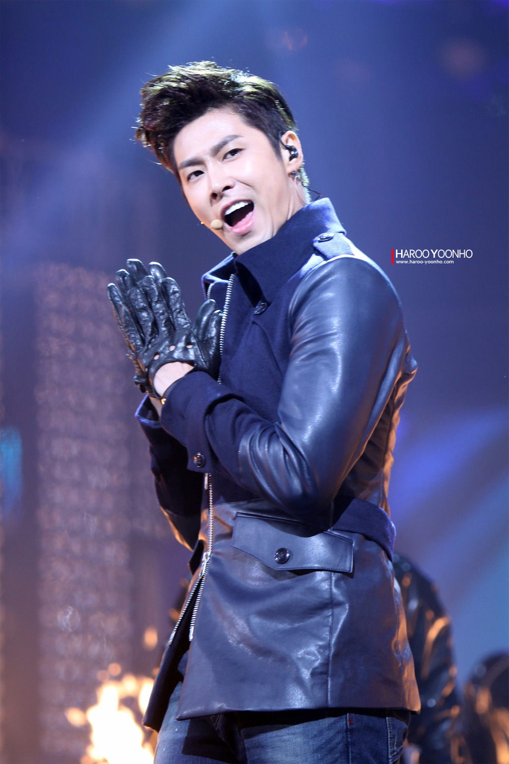 [21.12.12][Pics] Yunho - KBS Music Bank Year End Christmas Special 121221_03