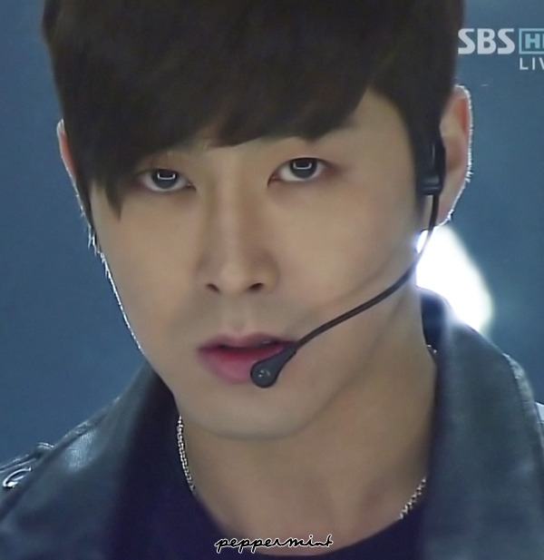 [29.12.12][Pics+Gifs] Yunho - SBS Gayo Daejun 121229-010_zpsd6bd5620