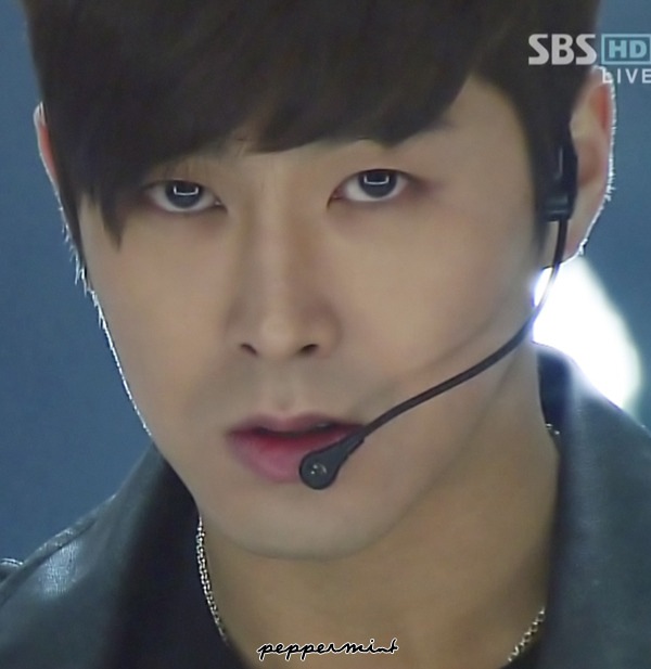 [29.12.12][Pics+Gifs] Yunho - SBS Gayo Daejun 121229-011_zps7779eddd