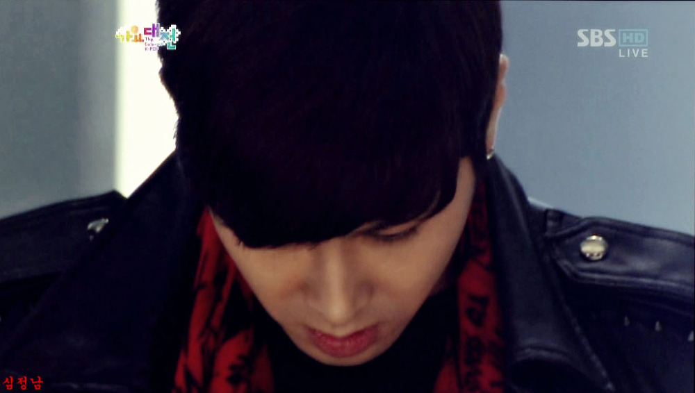 [29.12.12][Pics+Gifs] Yunho - SBS Gayo Daejun 121229_1254