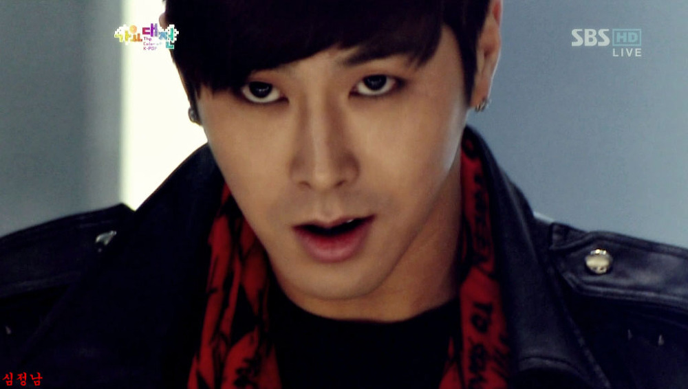 [29.12.12][Pics+Gifs] Yunho - SBS Gayo Daejun 121229_1262