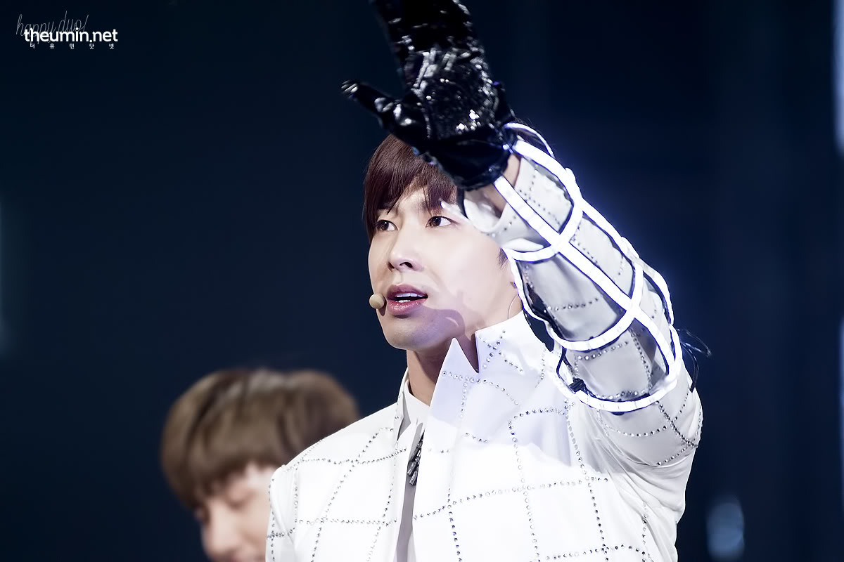 [29.12.12][Pics+Gifs] Yunho - SBS Gayo Daejun 14-7