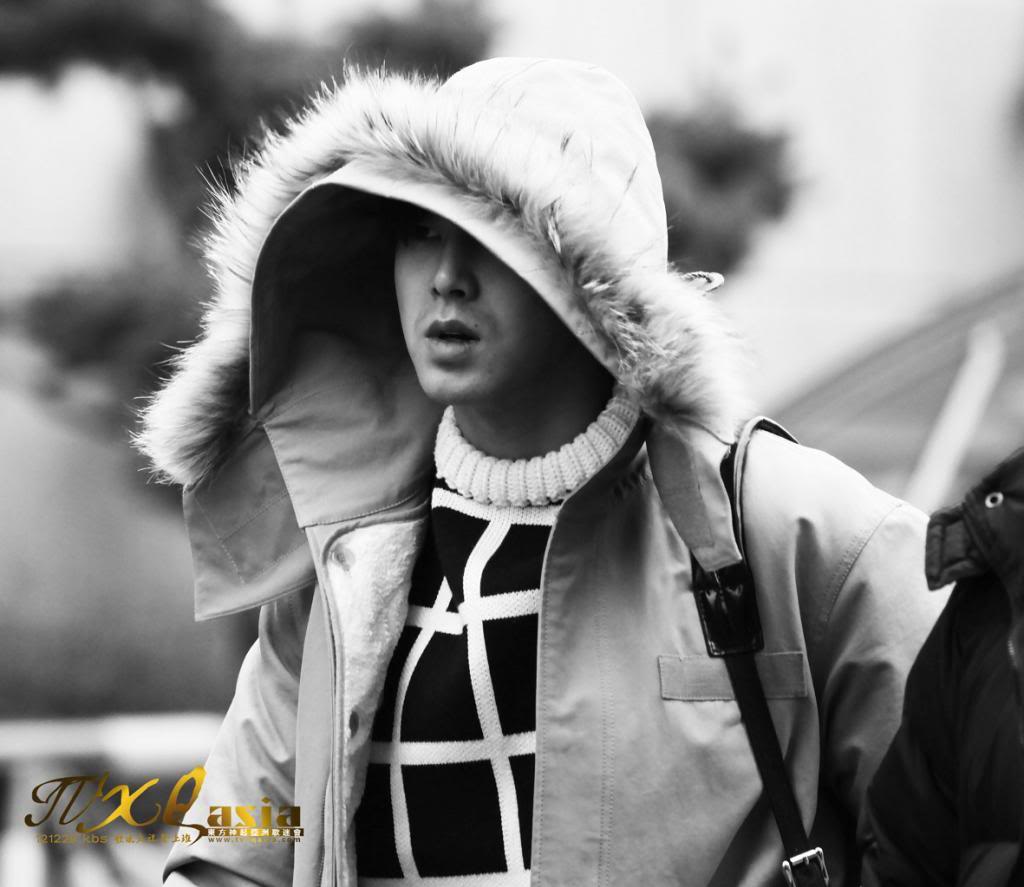 [28.12.12][Pics] Yunho - KBS Building For Gayo Daejun 1ba7a60f4bfbfbed149ef1a_zps907961d5