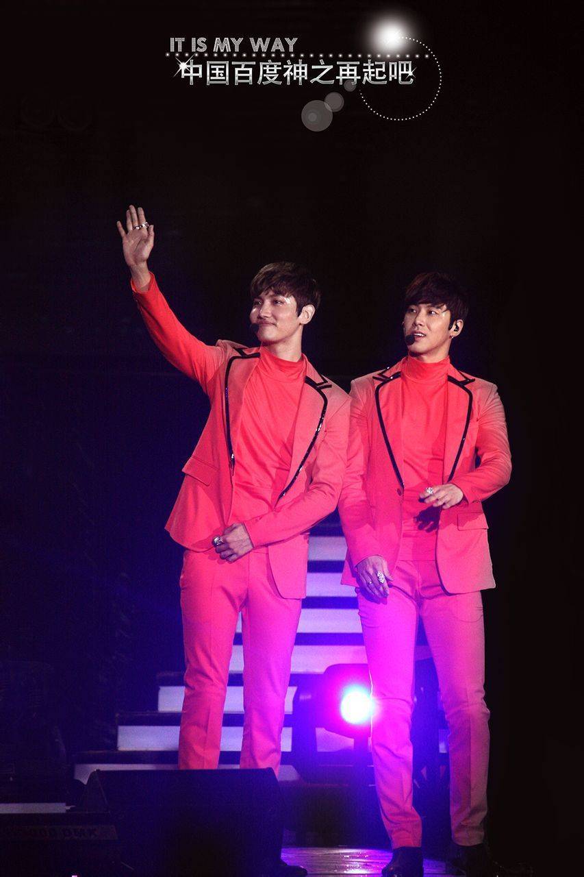 [22.12.12][Pics] TVXQ - Sichuan TV New Year's Eve Concert 2d7633dfa9ec8a13a843a637f703918fa1ecc063