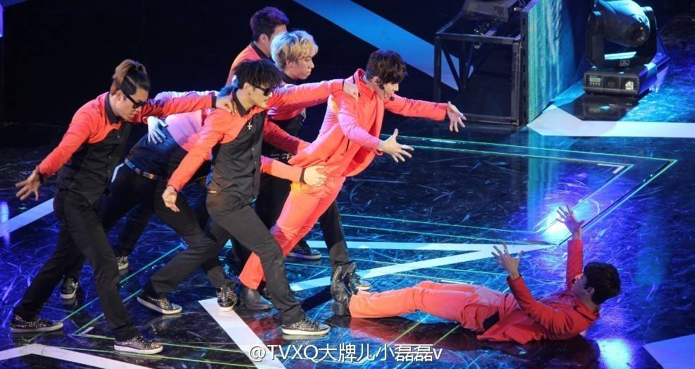 [22.12.12][Pics] TVXQ - Sichuan TV New Year's Eve Concert 3eeb5bc0gw1e031nb49j1j