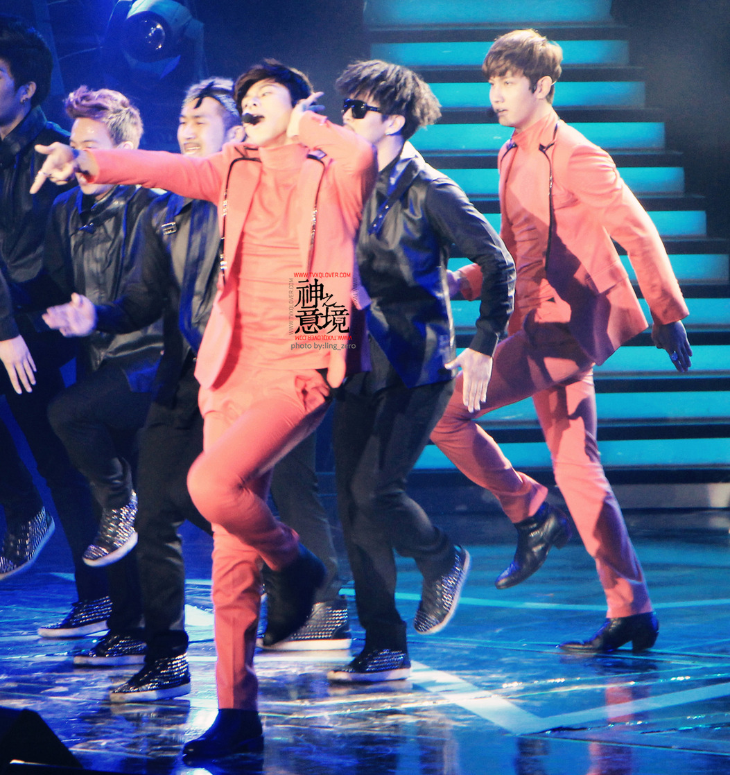 [22.12.12][Pics] TVXQ - Sichuan TV New Year's Eve Concert 4-6