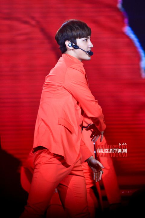 [22.12.12][Pics] Changmin - Sichuan TV New Year's Eve Concert 56315507201212241642367653661650881_002