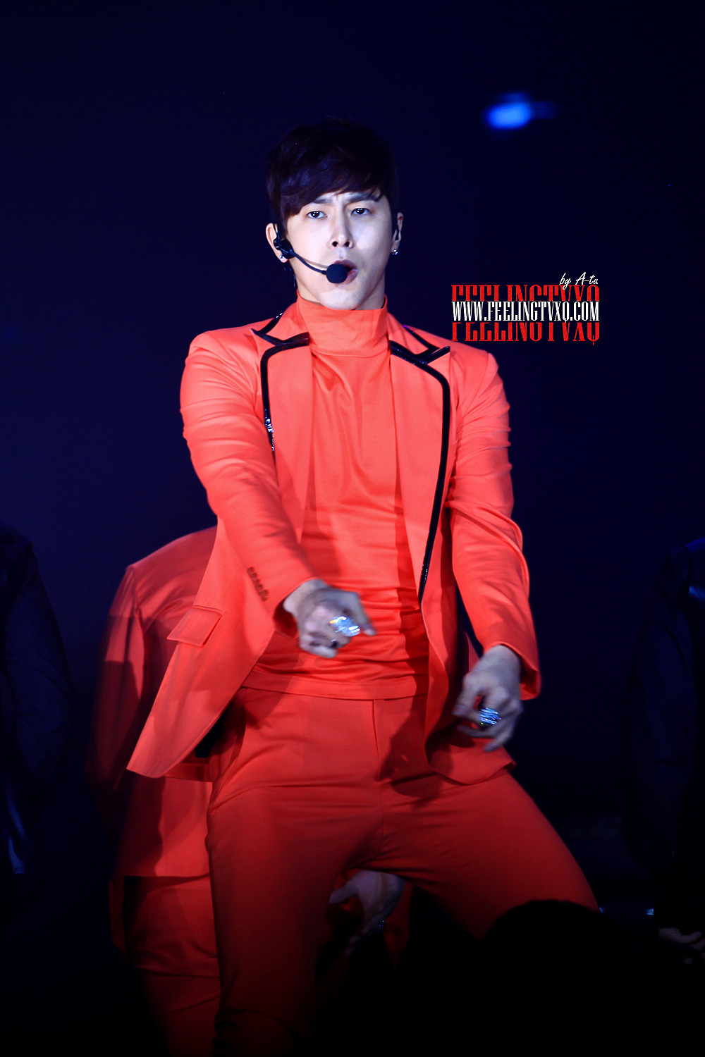 [22.12.12][Pics] Yunho - Sichuan TV New Year's Eve Concert 56315507201212241642367653661650881_005