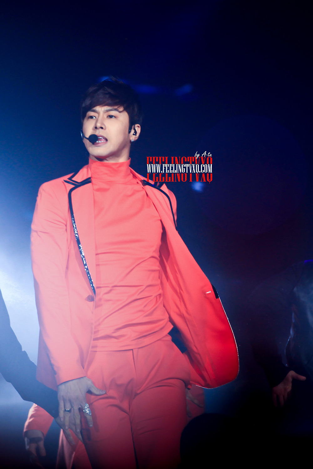 [22.12.12][Pics] Yunho - Sichuan TV New Year's Eve Concert 56315507201212241642367653661650881_007