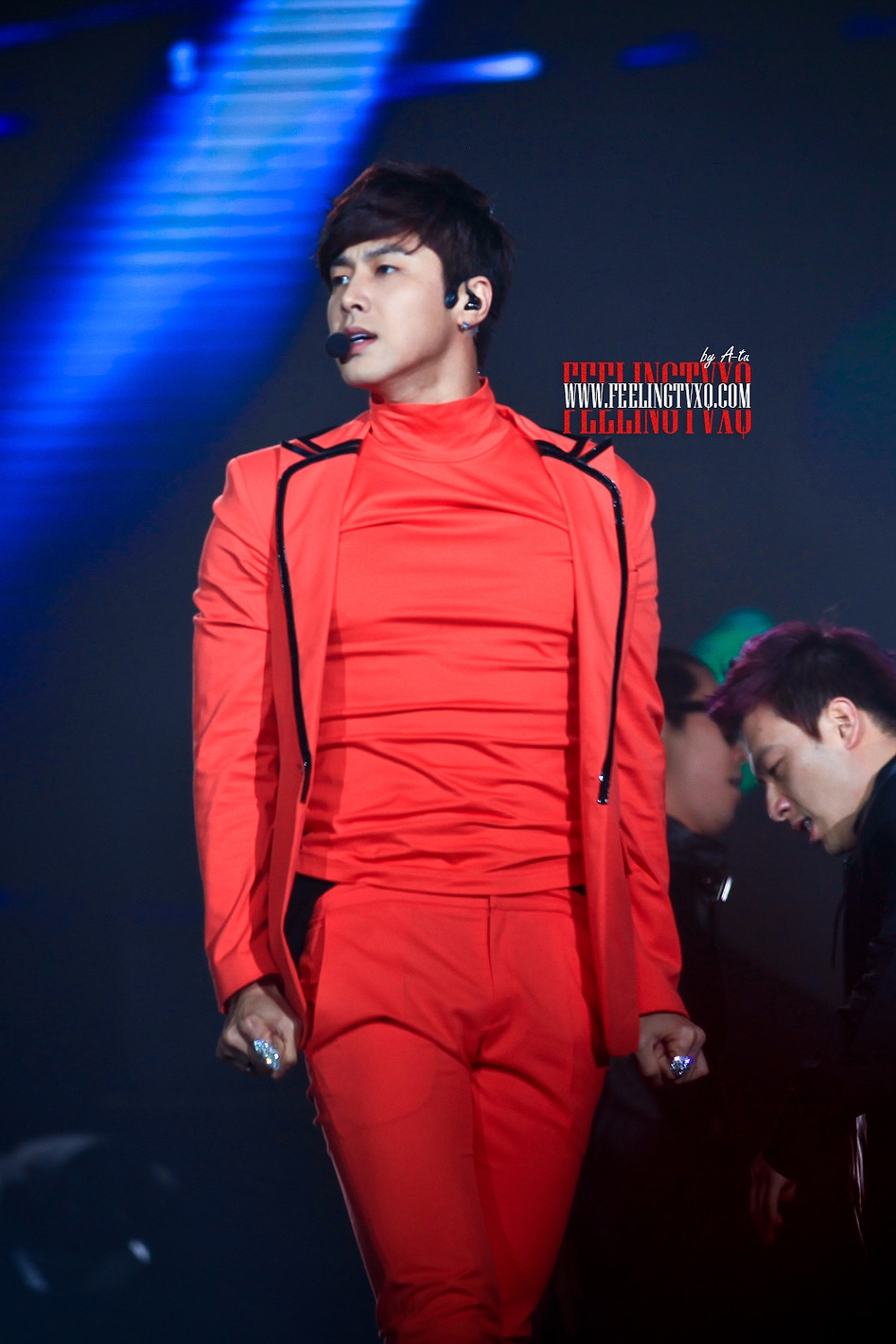 [22.12.12][Pics] Yunho - Sichuan TV New Year's Eve Concert 56315507201212241642367653661650881_008