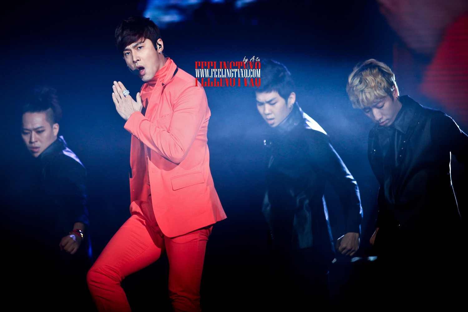 [22.12.12][Pics] Yunho - Sichuan TV New Year's Eve Concert 56315507201212241642367653661650881_011