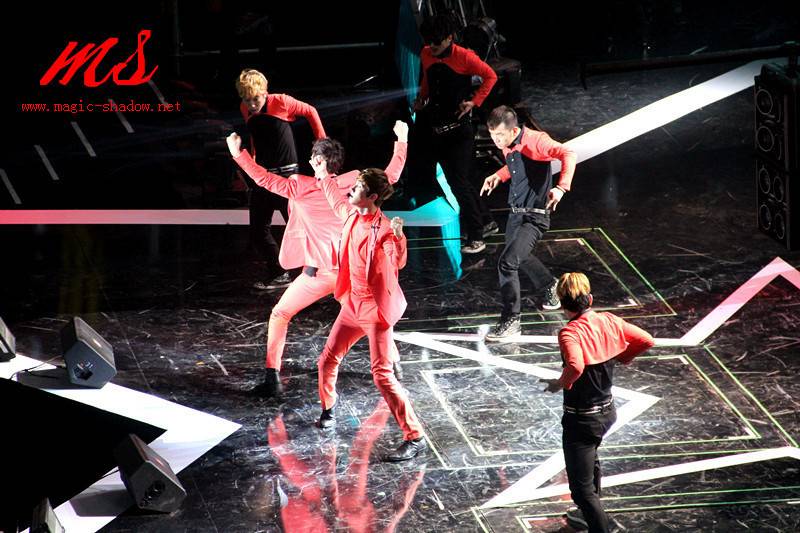 [22.12.12][Pics] TVXQ - Sichuan TV New Year's Eve Concert 6-6