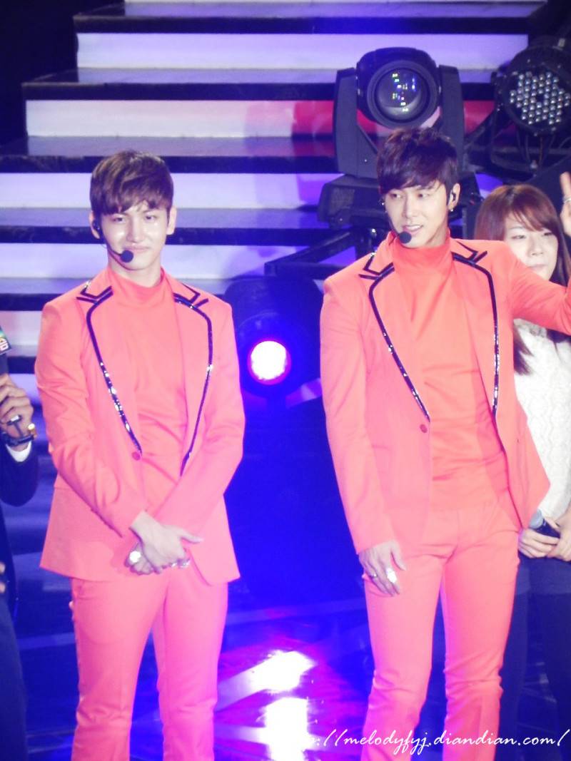 [22.12.12][Pics] TVXQ - Sichuan TV New Year's Eve Concert 6427184DB24EEF12F07BDD6D017F9EF42E95D5F79BFDD_800_1067