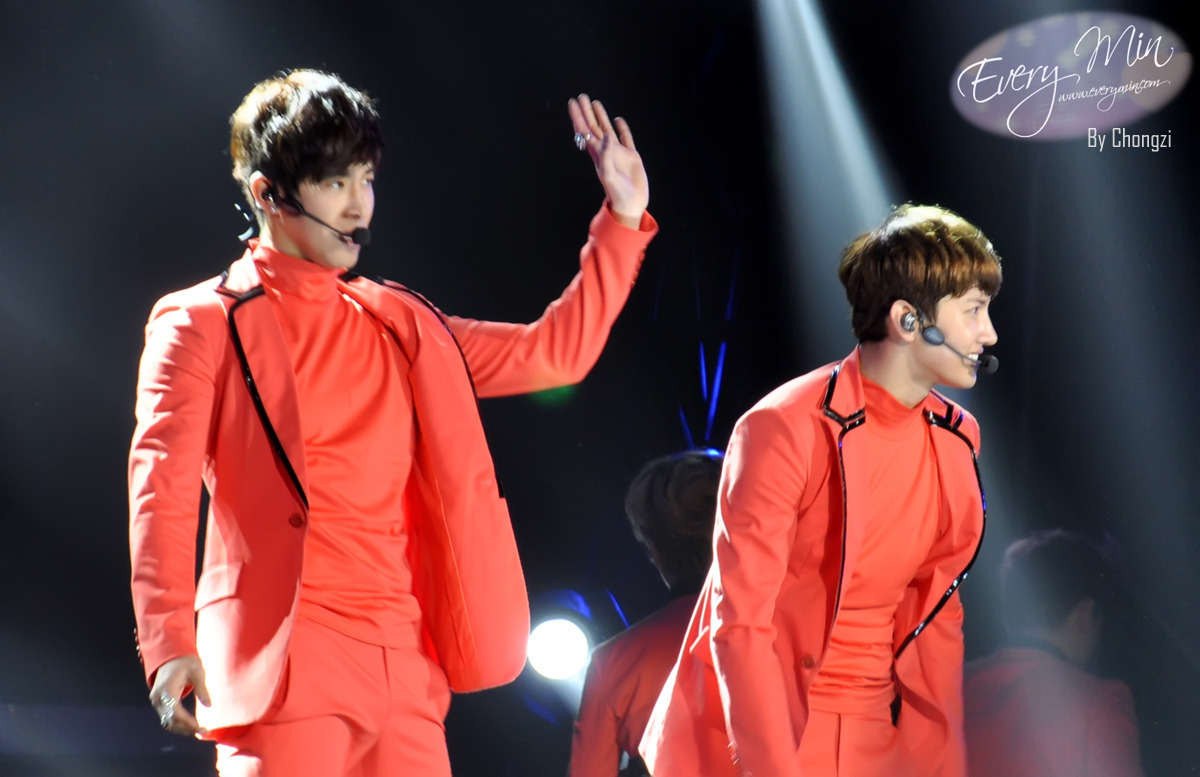 [22.12.12][Pics] TVXQ - Sichuan TV New Year's Eve Concert 64442334201212241515162671273913514_004