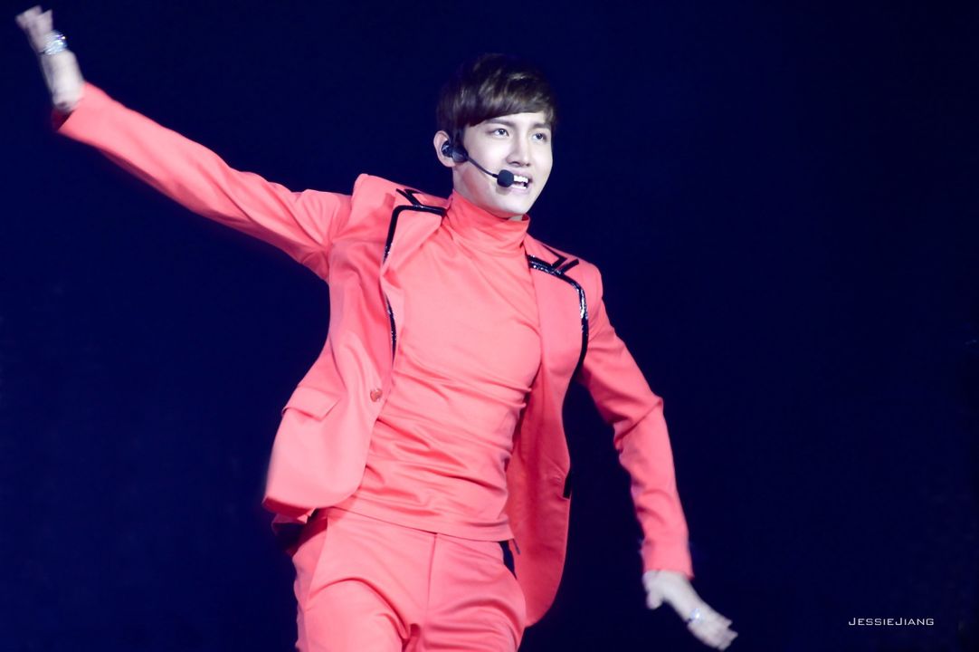 [22.12.12][Pics] Changmin - Sichuan TV New Year's Eve Concert 6597864713563674479