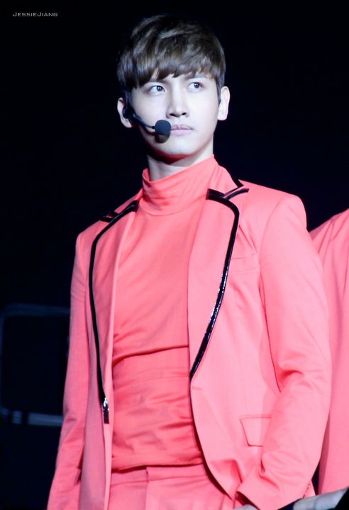 [22.12.12][Pics] Changmin - Sichuan TV New Year's Eve Concert 6597893300865992088