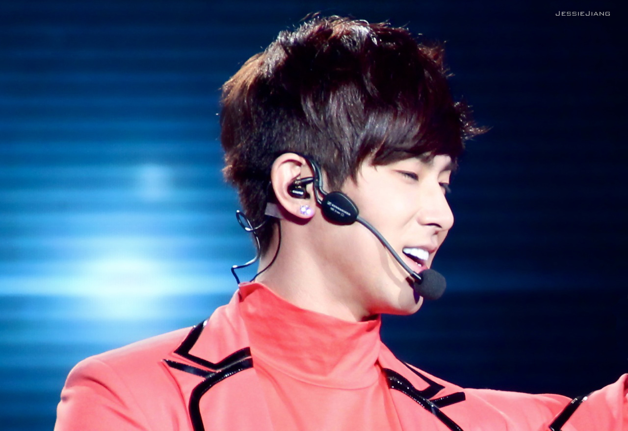 [22.12.12][Pics] Yunho - Sichuan TV New Year's Eve Concert 6598068123214589709