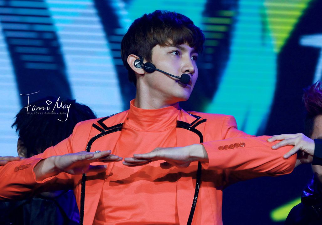 [22.12.12][Pics] Changmin - Sichuan TV New Year's Eve Concert 65985628201212242032452845659707434_004