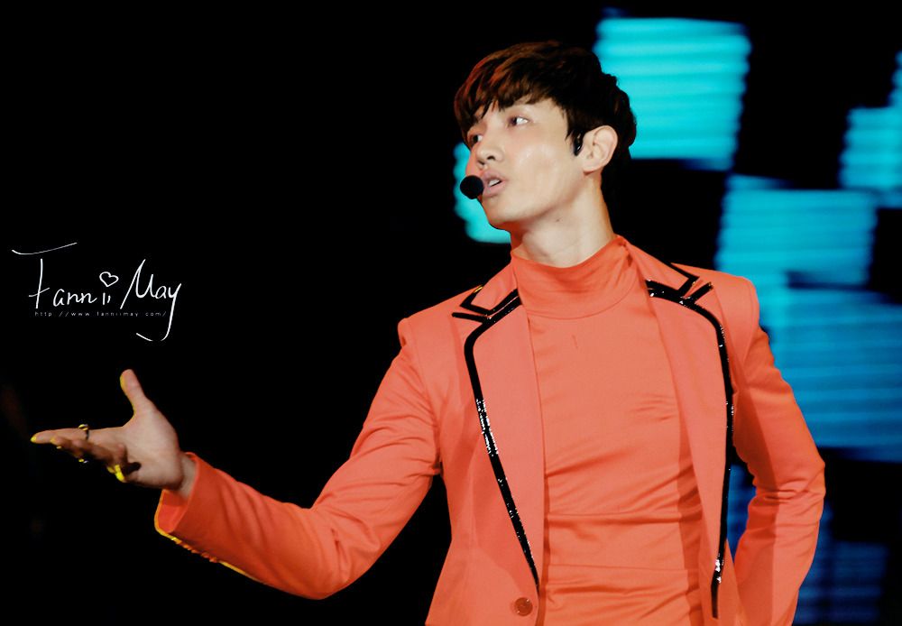 [22.12.12][Pics] Changmin - Sichuan TV New Year's Eve Concert 65985628201212251001472362968331412_001