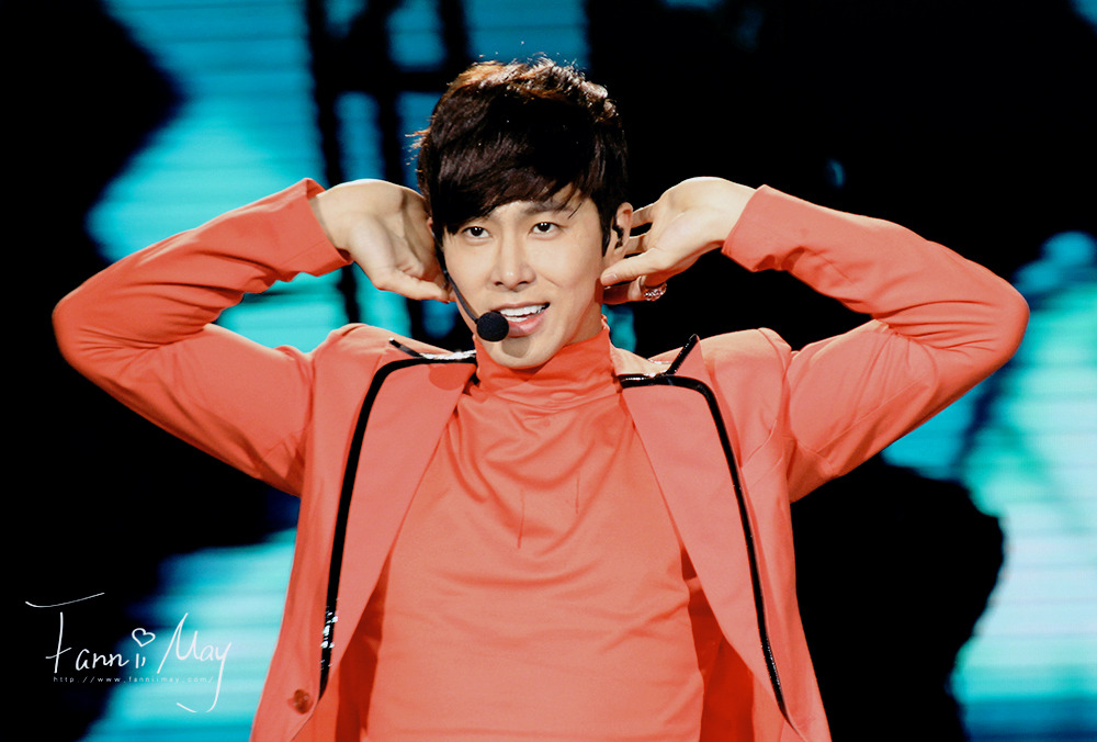 [22.12.12][Pics] Yunho - Sichuan TV New Year's Eve Concert 65985628201212251001472362968331412_002