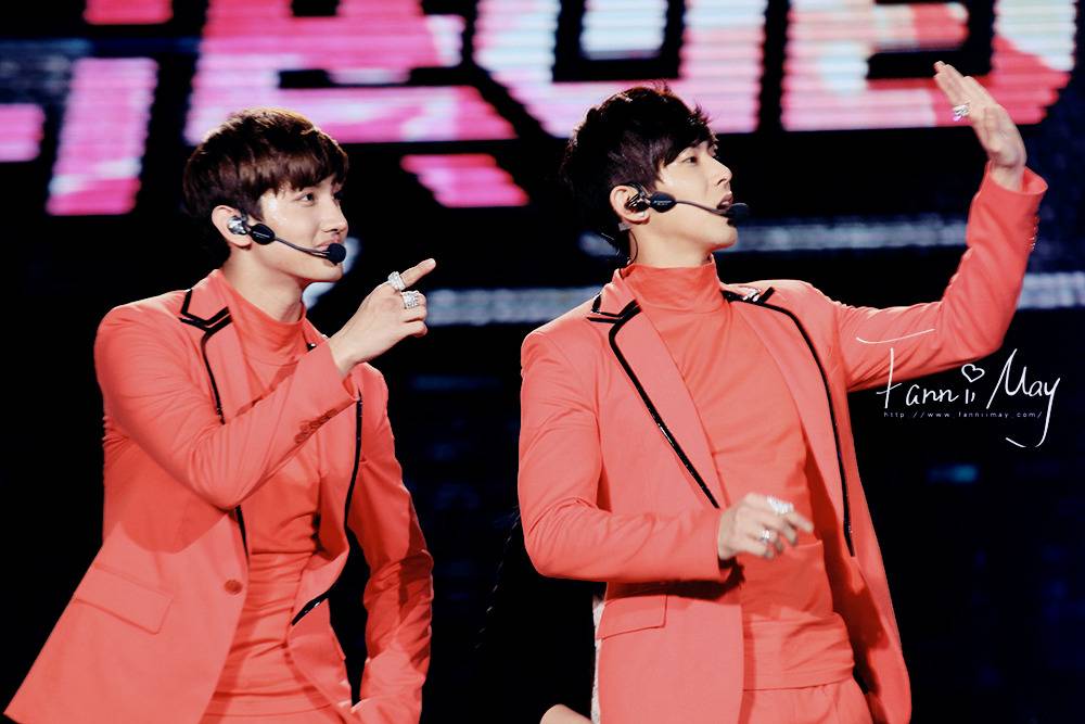 [22.12.12][Pics] TVXQ - Sichuan TV New Year's Eve Concert 65985628201212251001472362968331412_008