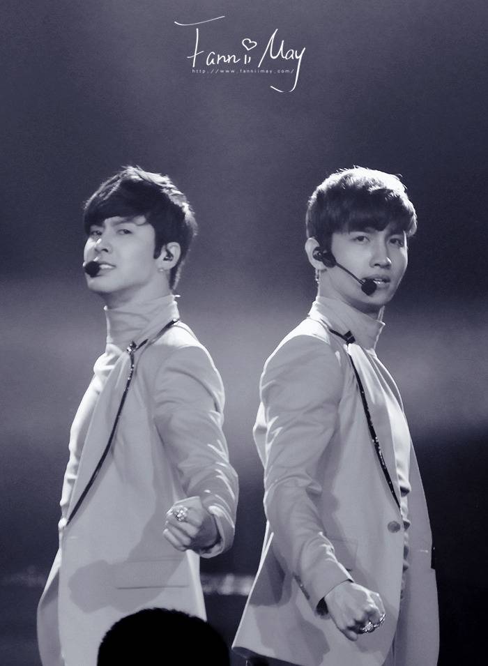 [22.12.12][Pics] TVXQ - Sichuan TV New Year's Eve Concert 65985628201212251001472362968331412_010