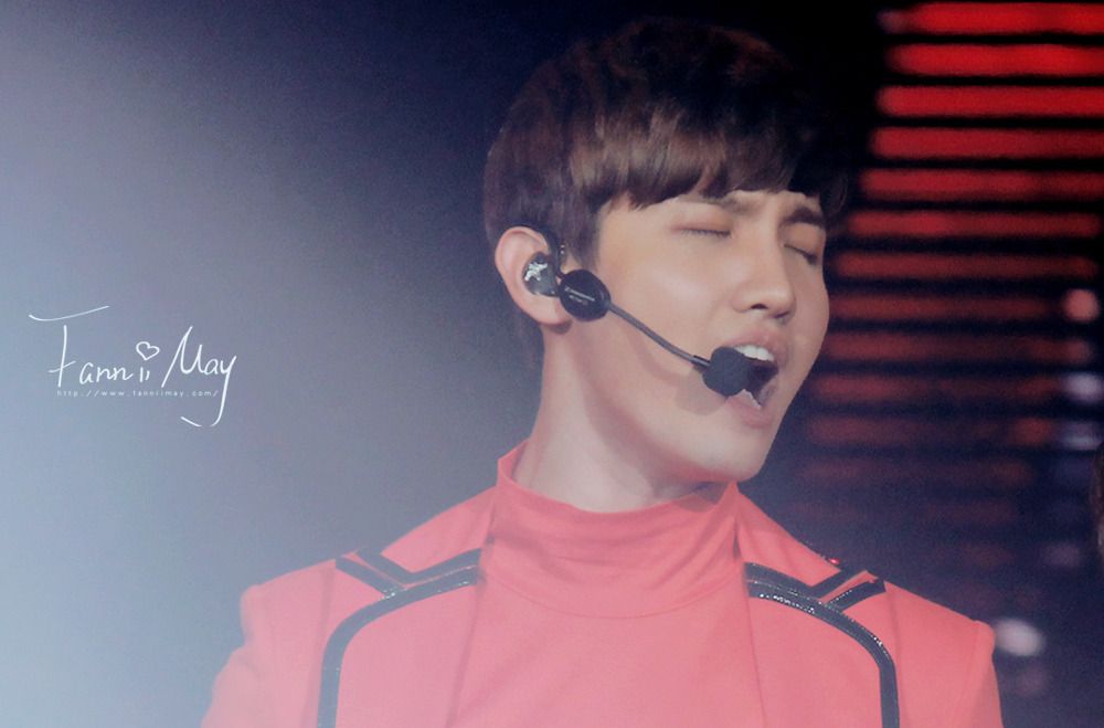 [22.12.12][Pics] Changmin - Sichuan TV New Year's Eve Concert 65985628201212251001472362968331412_015