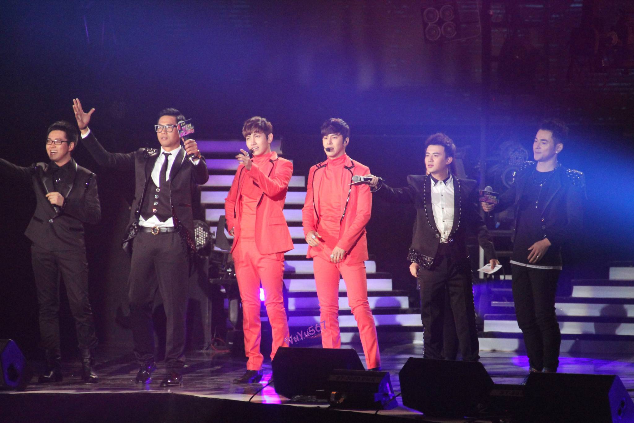 [22.12.12][Pics] TVXQ - Sichuan TV New Year's Eve Concert 66b6373bgw1e03o86frvaj
