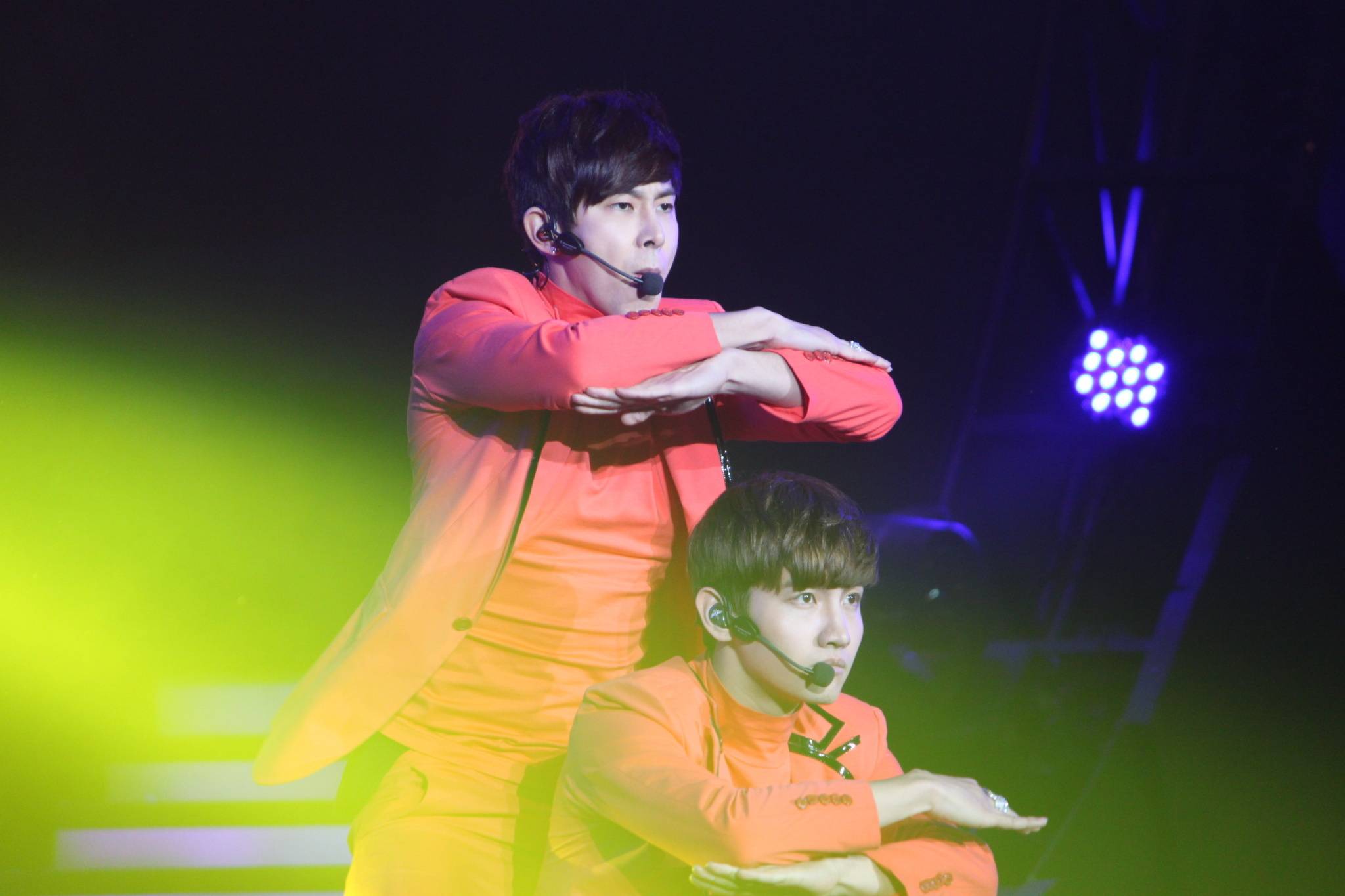 [22.12.12][Pics] TVXQ - Sichuan TV New Year's Eve Concert 6f4ac002jw1e06fnsi9q3j