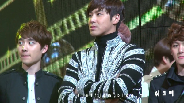 [31.12.12][Pics] Yunho - MBC Gayo Daejun 711307435_zpsb79845b0