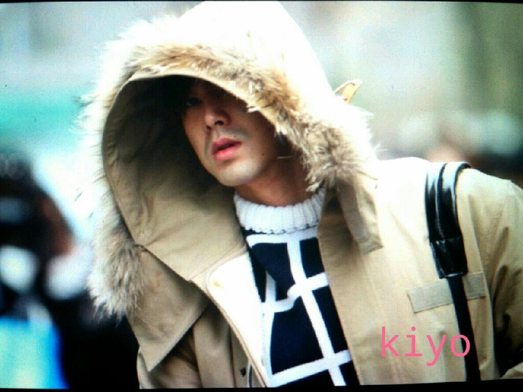 [28.12.12][Pics] Yunho - KBS Building For Gayo Daejun 7de1800cjw1e098eic96rj