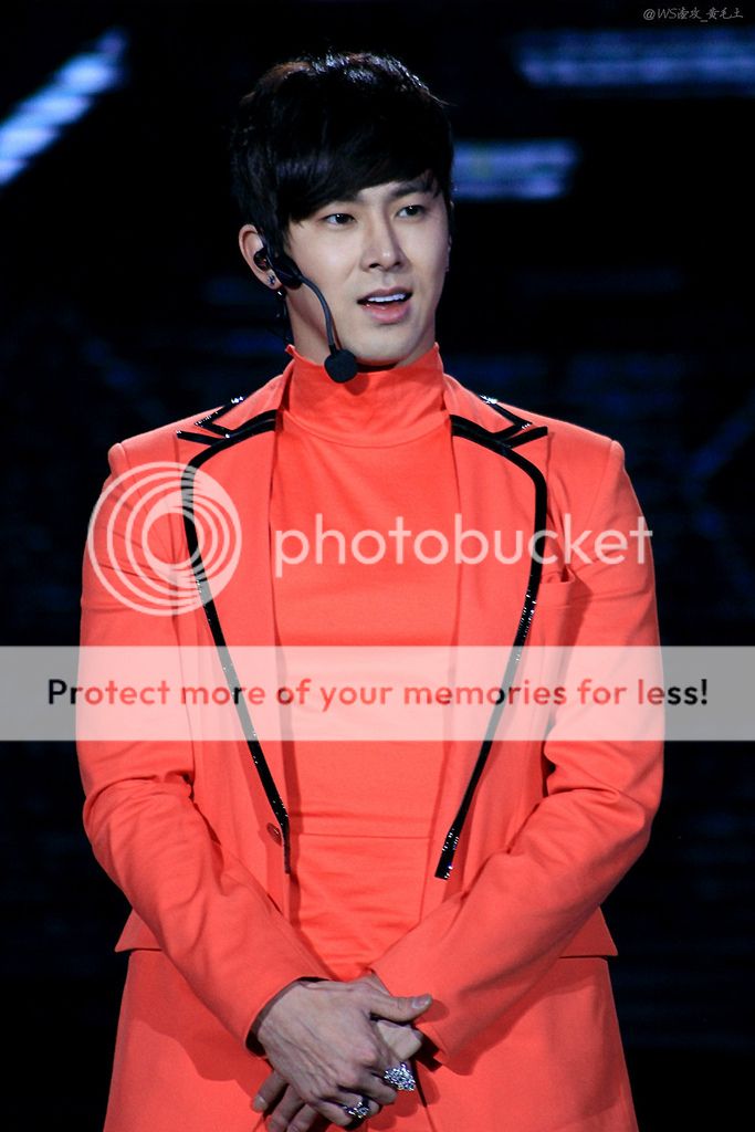 [22.12.12][Pics] Yunho - Sichuan TV New Year's Eve Concert 8296930573_69a89cee15_b