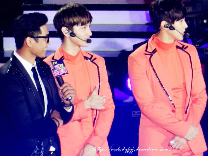 [22.12.12][Pics] TVXQ - Sichuan TV New Year's Eve Concert 836E226FF6285A9F1BDA3CDDC536CEF011AA0CF612BBA_800_600