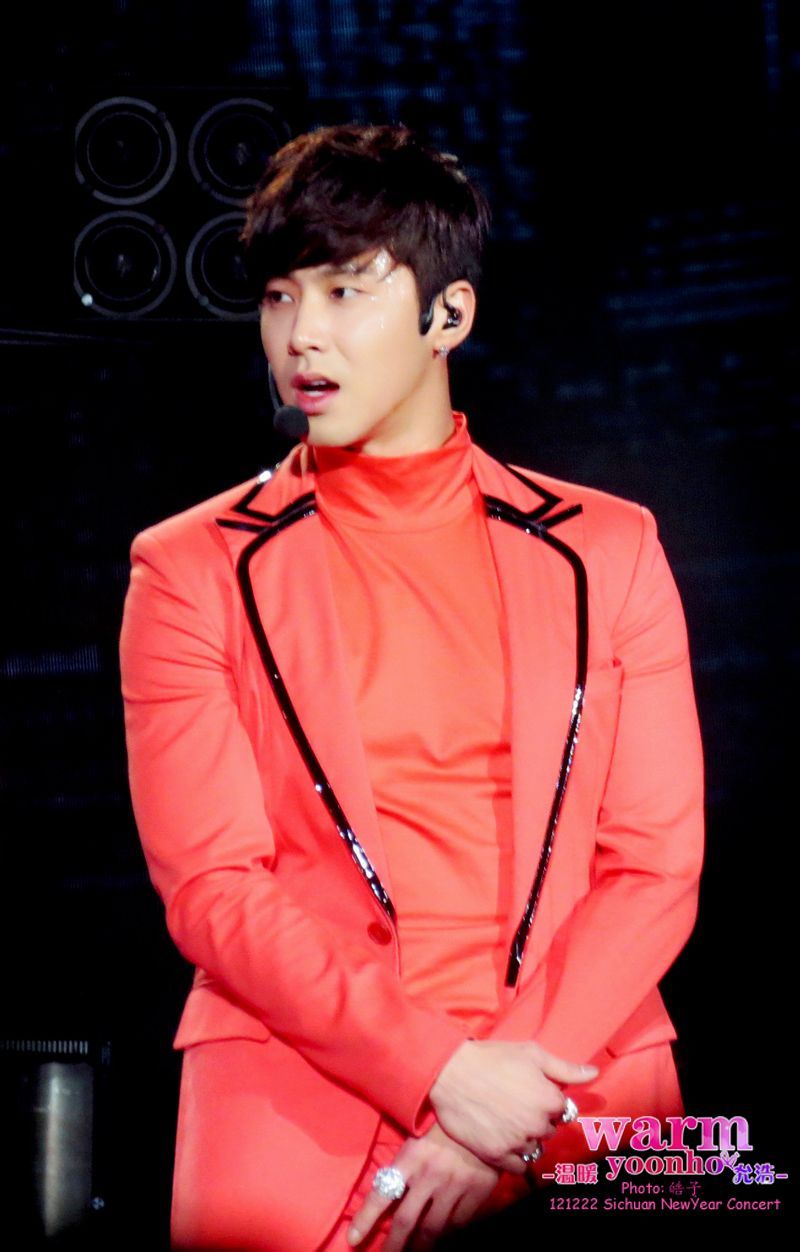 [22.12.12][Pics] Yunho - Sichuan TV New Year's Eve Concert 8a5ec913b07eca8039b2763f912397dda0448306