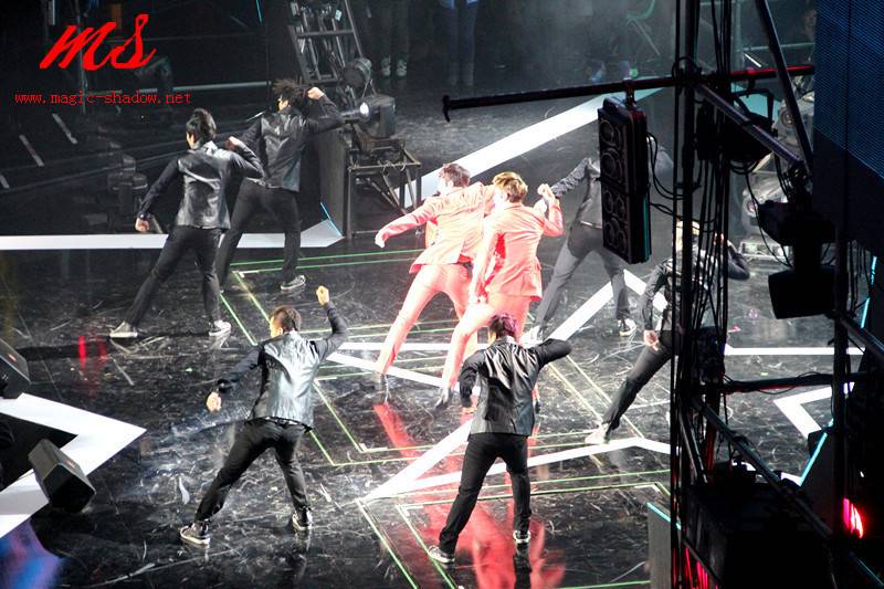 [22.12.12][Pics] TVXQ - Sichuan TV New Year's Eve Concert 9-4