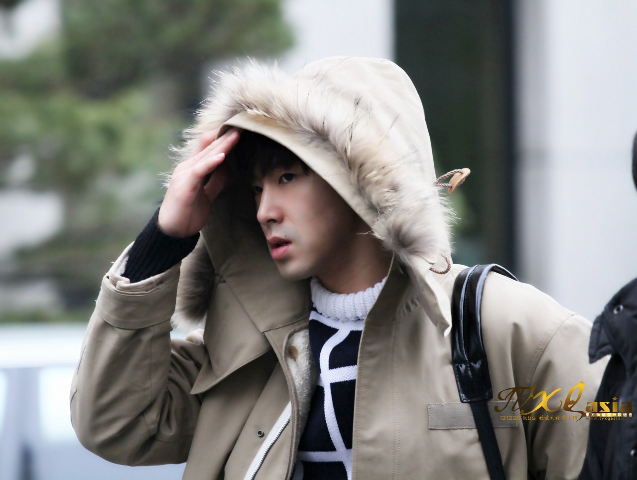 [28.12.12][Pics] Yunho - KBS Building For Gayo Daejun 9004ad773912b31bee593df28618367adbb4e1ba