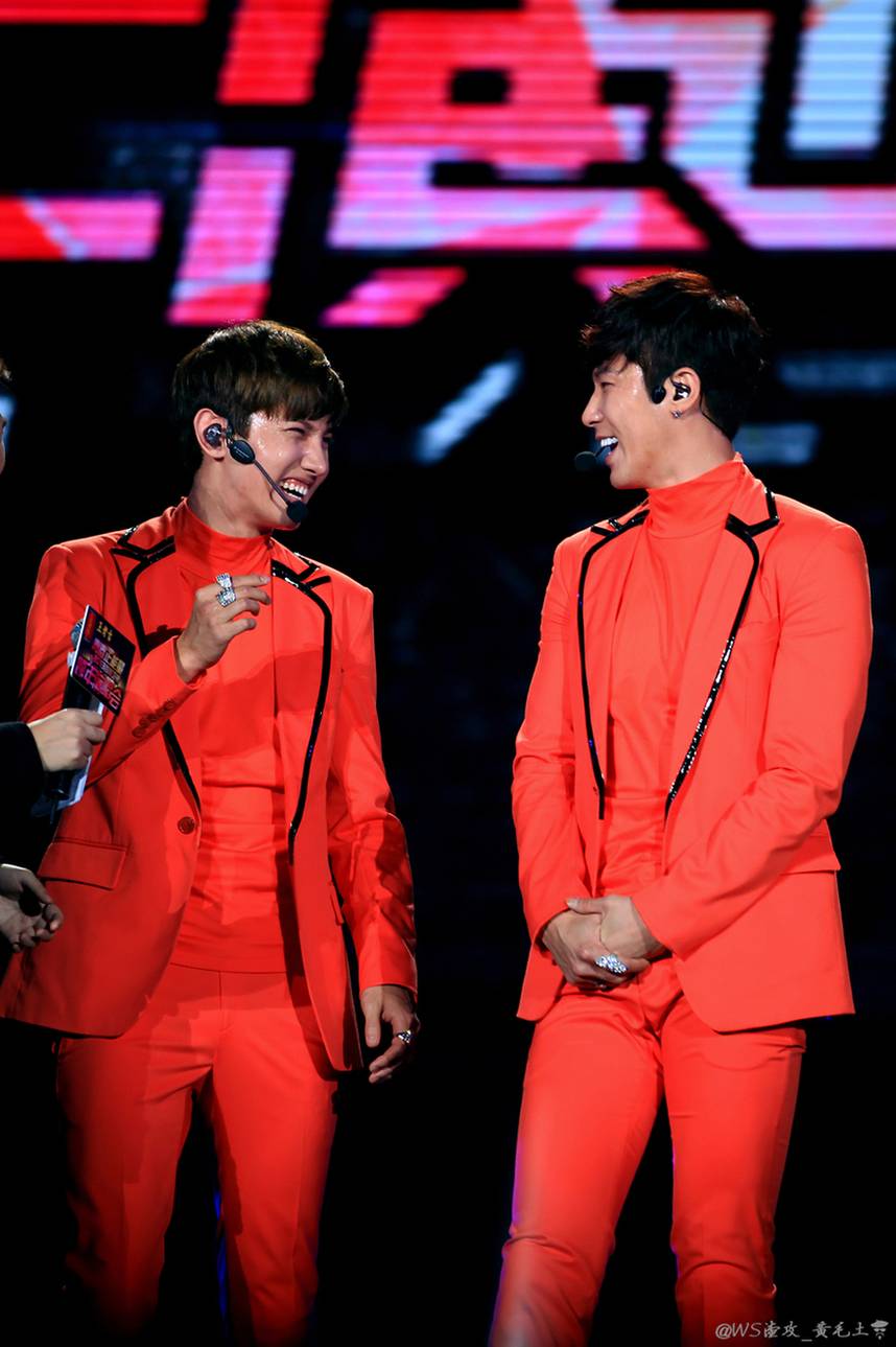 [22.12.12][Pics] TVXQ - Sichuan TV New Year's Eve Concert CC5F564C4F6703AAE249AACCF40B7A8FE390FAA343B02_1000_1500