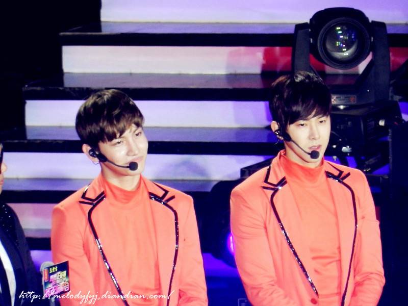 [22.12.12][Pics] TVXQ - Sichuan TV New Year's Eve Concert DA4E2A03F0C1E5B6B884E063630FC963F75FC189190AA_800_600