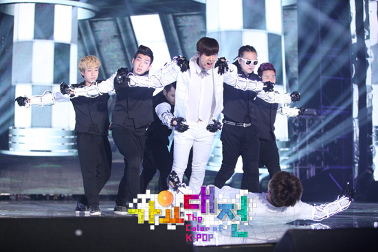 [29.12.12][Pics+Gifs] Yunho - SBS Gayo Daejun Img0403_20121231193926_8_zpsaa33ca1f