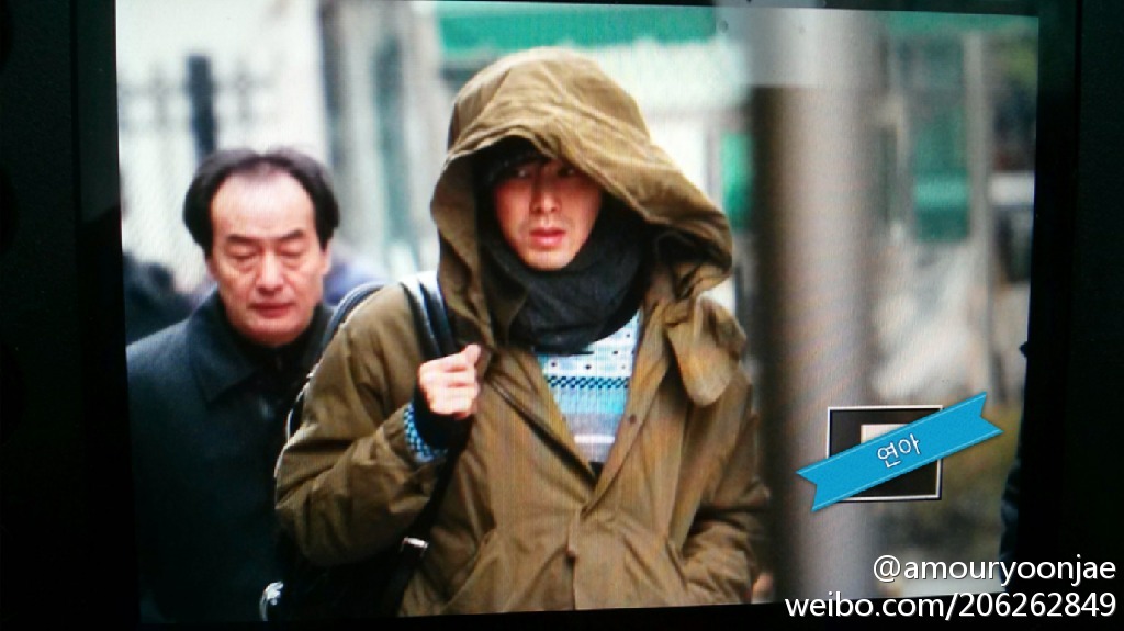  [21.12.12][Pics] Yunho - KBS Building for Music Bank A1-3