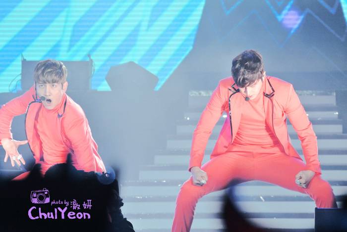 [22.12.12][Pics] TVXQ - Sichuan TV New Year's Eve Concert A5d8fc198618367adcb4a50a2e738bd4b21ce5b5