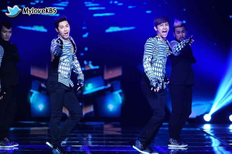 [28.12.12][Pics] TVXQ - KBS Gayo Daejun A738e4628c4fa3d8e3e48add9a02ef8d_8AOsLmg9SHeVGE8cLgBh4uSUhC2UD_zps1513a83c