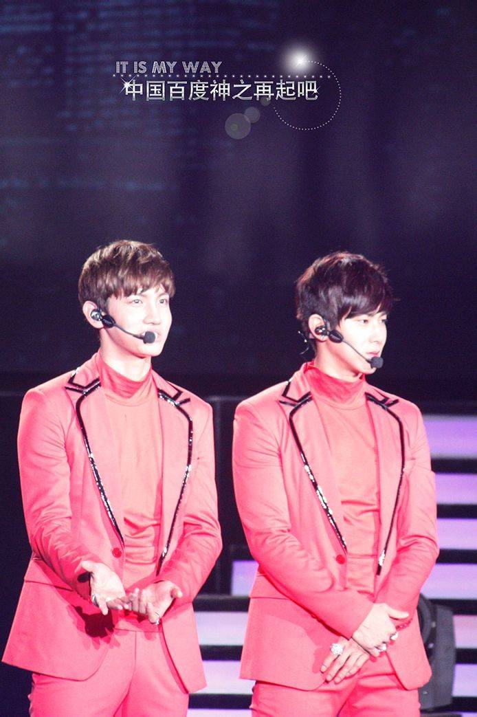 [22.12.12][Pics] TVXQ - Sichuan TV New Year's Eve Concert A738e4628c4fa3d8e3e48add9a02ef8d_P7sJffEOs71SNLdFMJBkpengx