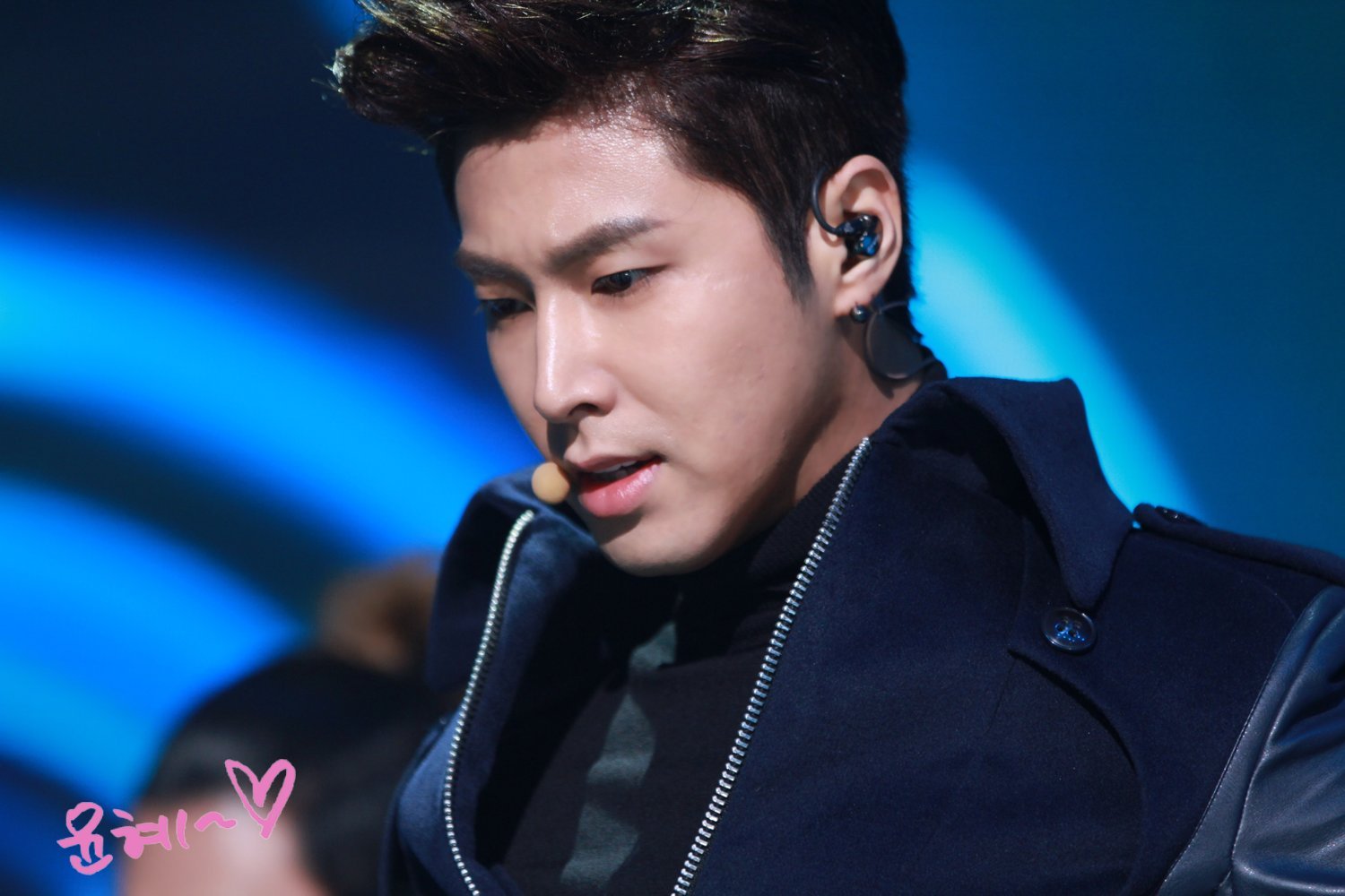 [21.12.12][Pics] Yunho - KBS Music Bank Year End Christmas Special A738e4628c4fa3d8e3e48add9a02ef8d_XX5ahIb1o9vhDWKarLkGbfLey