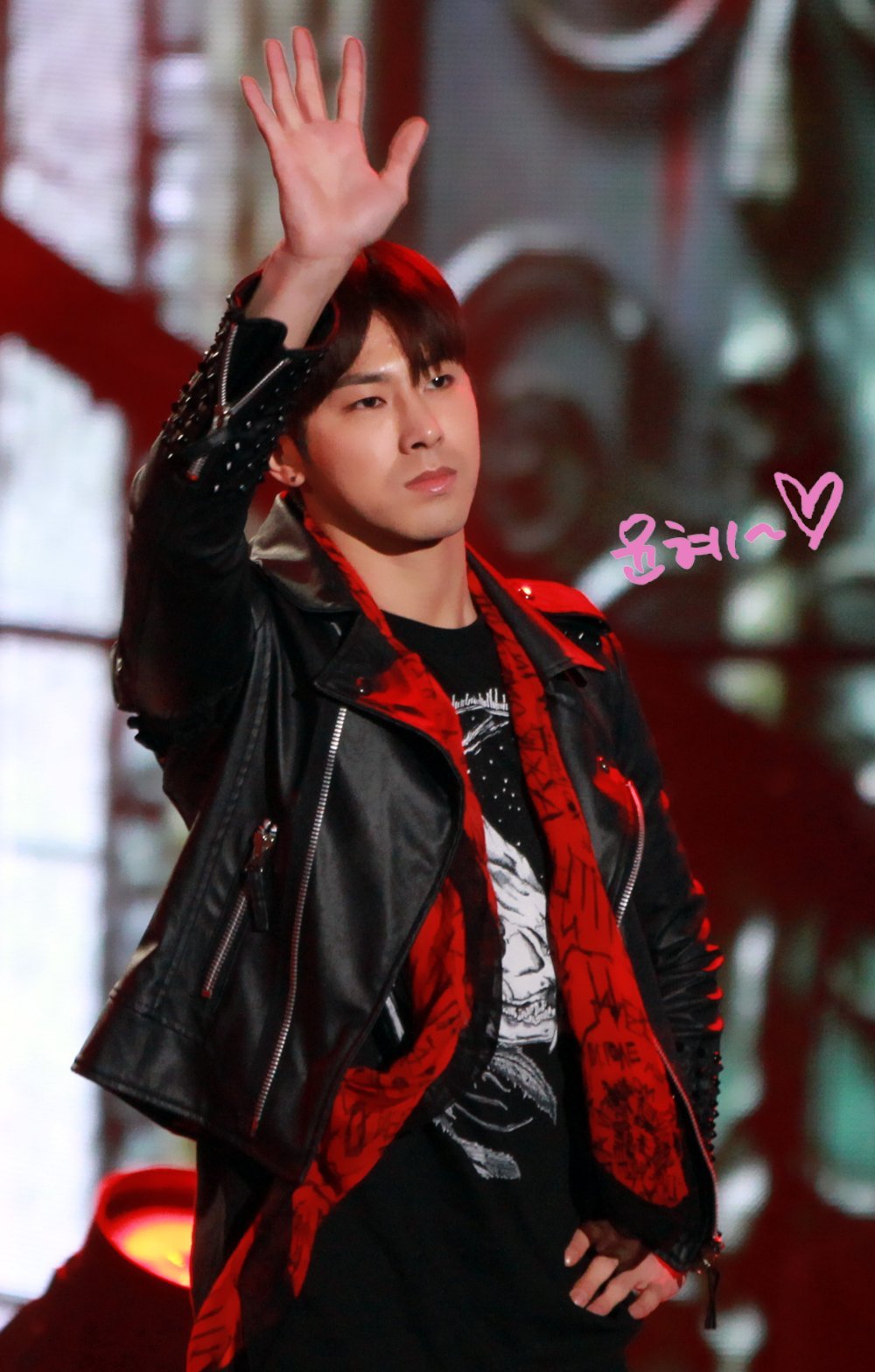 [29.12.12][Pics+Gifs] Yunho - SBS Gayo Daejun A738e4628c4fa3d8e3e48add9a02ef8d_YHs6rC8r4YXdA37JIrRLdq26zXT72U6