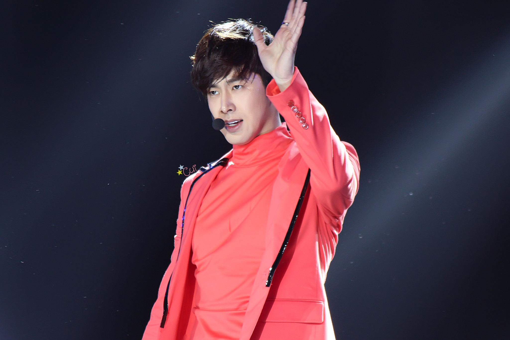 [22.12.12][Pics] Yunho - Sichuan TV New Year's Eve Concert A76dd95ejw1e046h4httpj