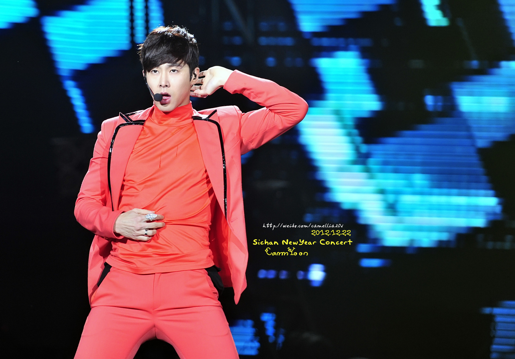 [22.12.12][Pics] Yunho - Sichuan TV New Year's Eve Concert B6da31c9gd186ec35b046690