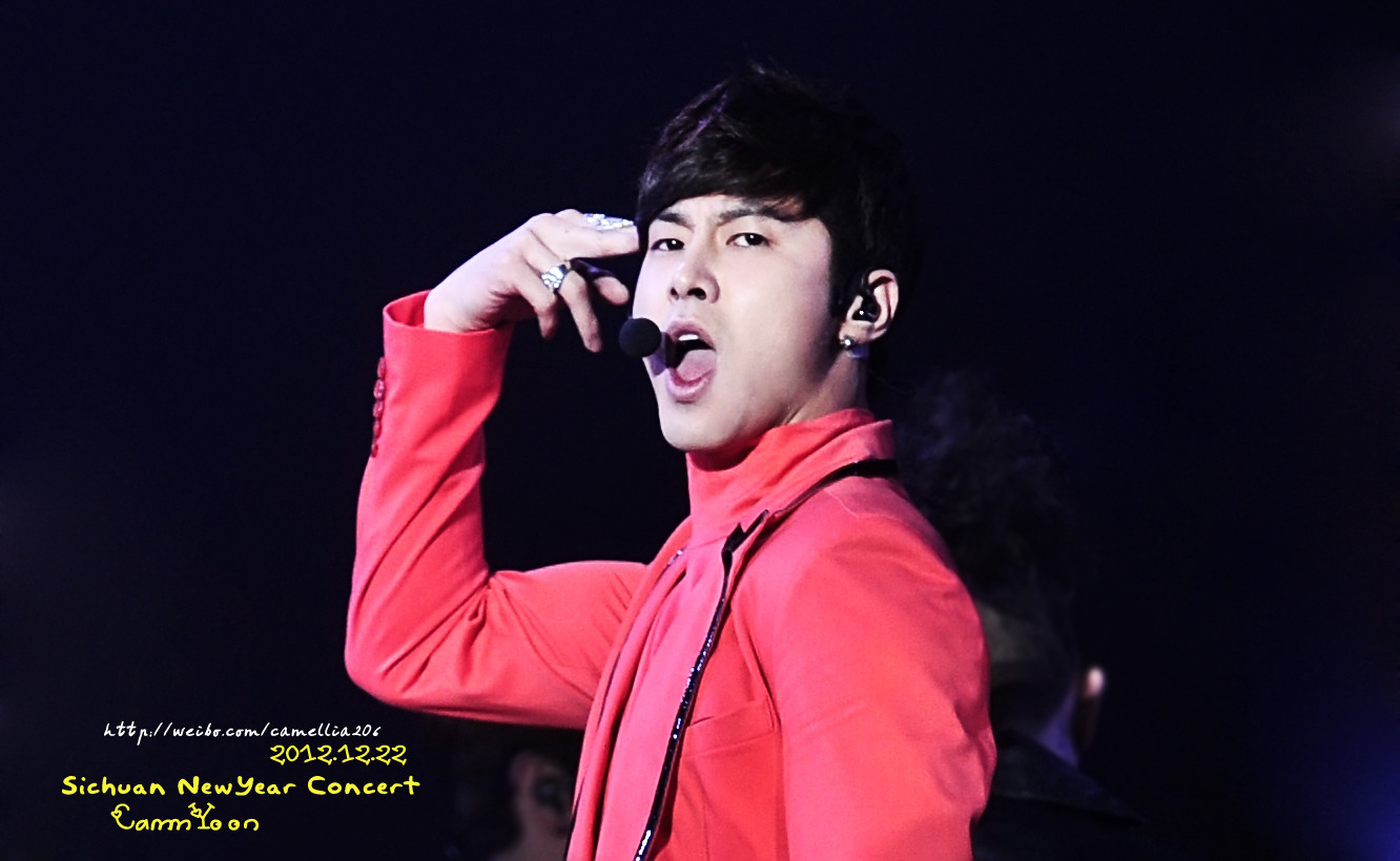 [22.12.12][Pics] Yunho - Sichuan TV New Year's Eve Concert B6da31c9td19268f5877f690