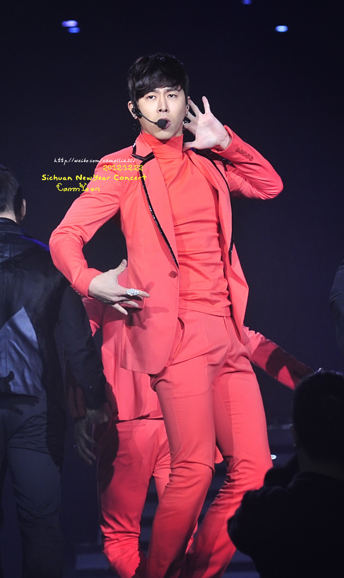 [22.12.12][Pics] Yunho - Sichuan TV New Year's Eve Concert B6da31c9td19282bbe1a0690